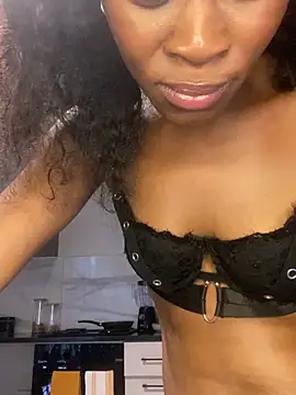 Snapshot of PETITE_NAOMI chatting on 12.28.24 PETITE NAOMI online show from 12.28.24