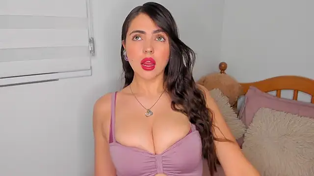 Snapshot of llanna_ chatting on 12.14.24 llanna online show from 12.14.24