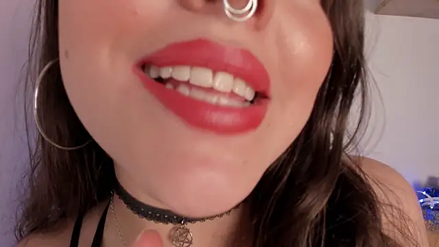 Snapshot of llanna_ chatting on 10.15.25 llanna online show from 10.15.25