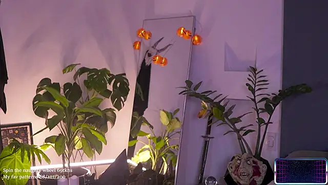 Snapshot of LucyAllenX chatting on 10.27.25 LucyAllenX online show from 10.27.25