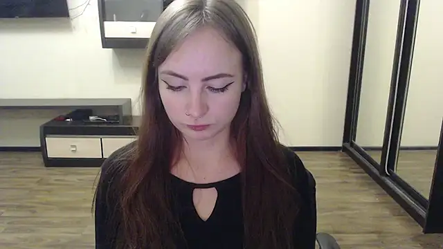 Snapshot of Laralianna chatting on 12.08.24 Laralianna online show from 12.08.24