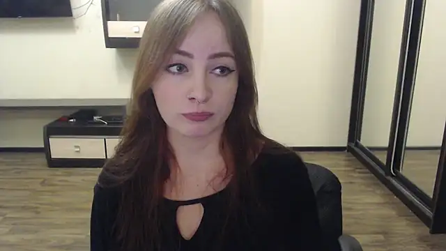 Snapshot of Laralianna chatting on 12.10.24 Laralianna online show from 12.10.24