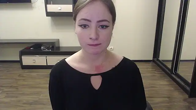 Snapshot of Laralianna chatting on 12.11.24 Laralianna online show from 12.11.24