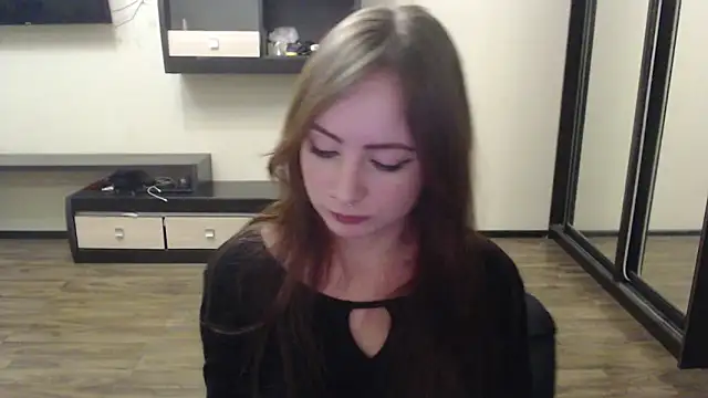 Snapshot of Laralianna chatting on 12.11.24 Laralianna online show from 12.11.24