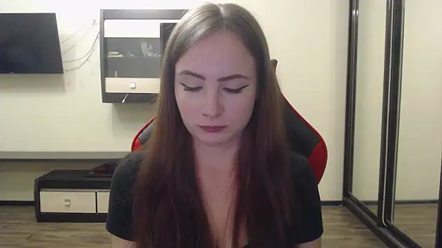 Snapshot of Laralianna chatting on 12.23.24 Laralianna online show from 12.23.24