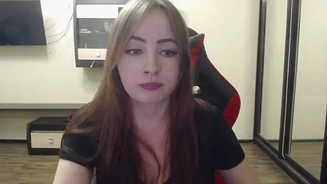 Snapshot of Laralianna chatting on 12.23.24 Laralianna online show from 12.23.24