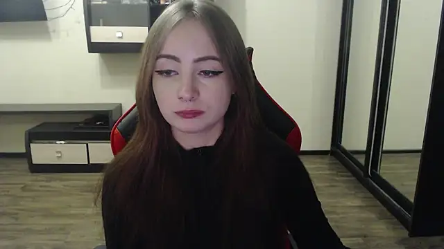 Snapshot of Laralianna chatting on 01.05.25 Laralianna online show from 01.05.25