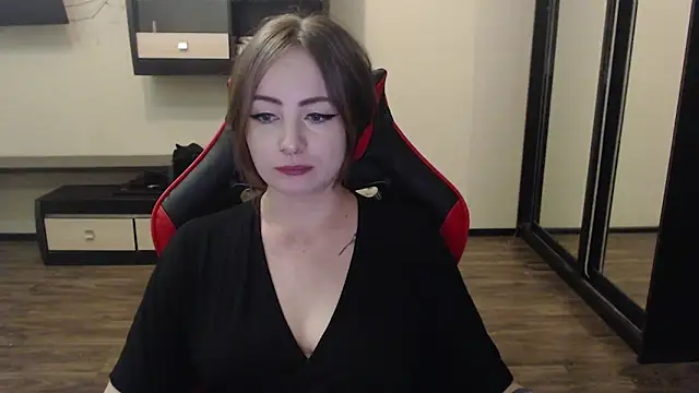 Snapshot of Laralianna chatting on 01.05.25 Laralianna online show from 01.05.25