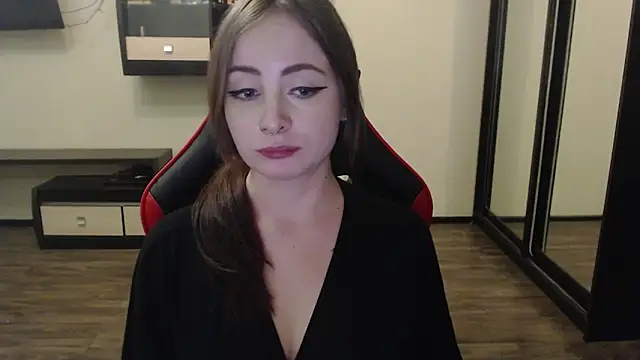 Snapshot of Laralianna chatting on 01.05.25 Laralianna online show from 01.05.25