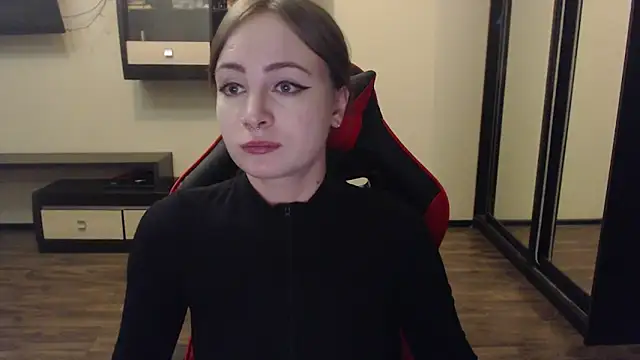 Snapshot of Laralianna chatting on 01.09.25 Laralianna online show from 01.09.25