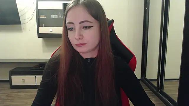 Snapshot of Laralianna chatting on 01.11.25 Laralianna online show from 01.11.25