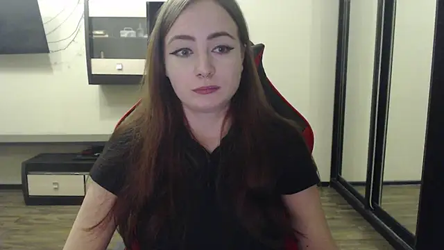 Snapshot of Laralianna chatting on 01.12.25 Laralianna online show from 01.12.25