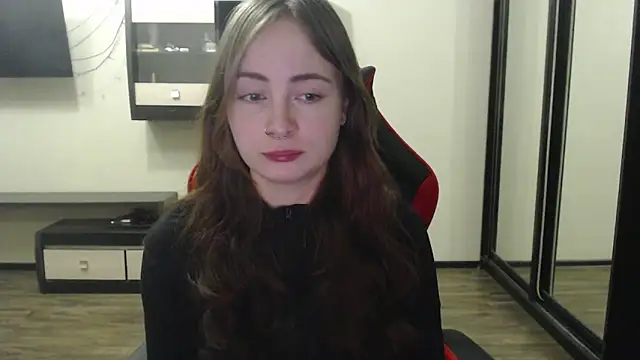 Snapshot of Laralianna chatting on 02.06.25 Laralianna online show from 02.06.25