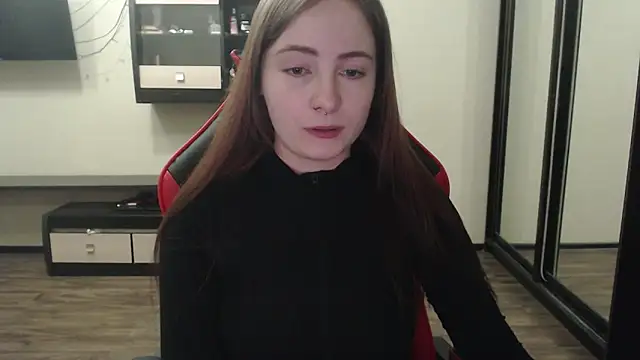 Snapshot of Laralianna chatting on 02.07.25 Laralianna online show from 02.07.25