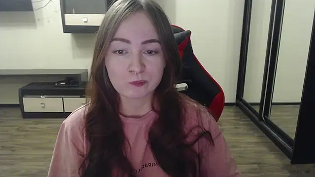 Snapshot of Laralianna chatting on 02.08.25 Laralianna online show from 02.08.25