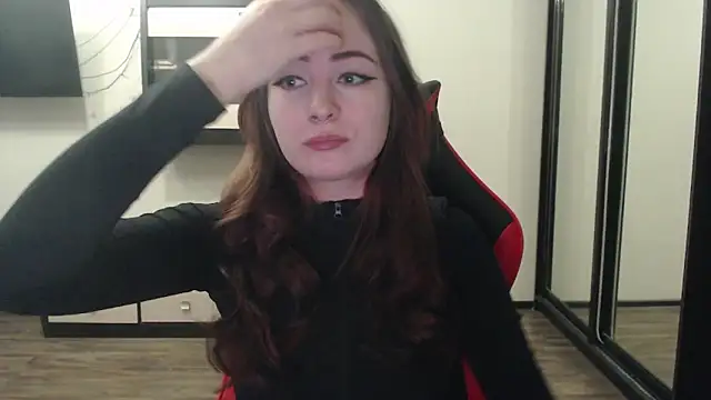 Snapshot of Laralianna chatting on 02.09.25 Laralianna online show from 02.09.25