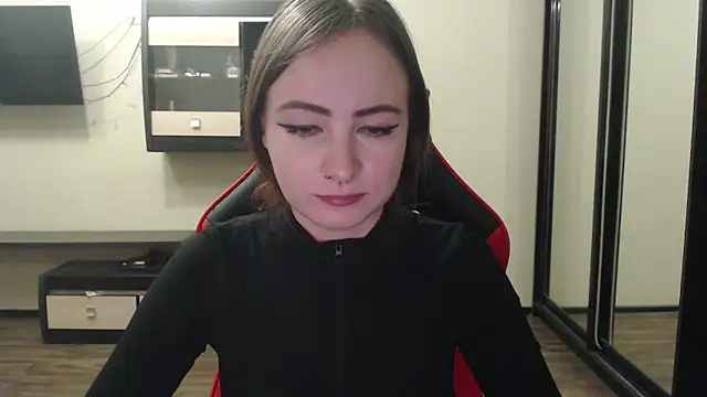 Snapshot of Laralianna chatting on 02.09.25 Laralianna online show from 02.09.25