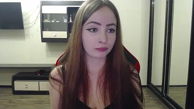 Snapshot of Laralianna chatting on 02.18.25 Laralianna online show from 02.18.25