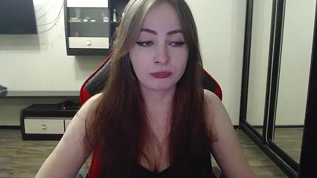 Snapshot of Laralianna chatting on 02.18.25 Laralianna online show from 02.18.25