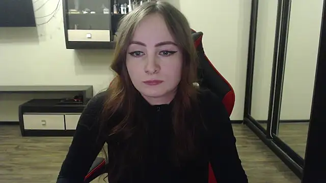 Snapshot of Laralianna chatting on 02.21.25 Laralianna online show from 02.21.25