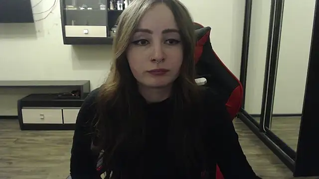 Snapshot of Laralianna chatting on 02.21.25 Laralianna online show from 02.21.25