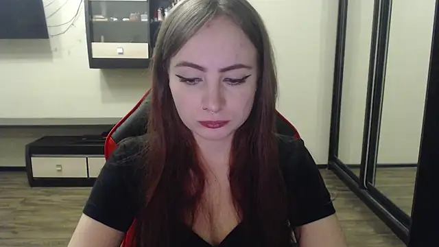 Snapshot of Laralianna chatting on 02.26.25 Laralianna online show from 02.26.25