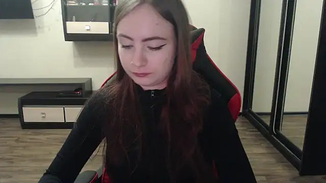 Snapshot of Laralianna chatting on 03.01.25 Laralianna online show from 03.01.25