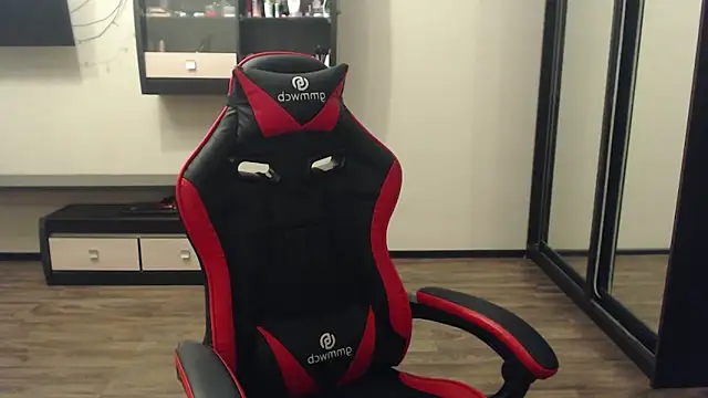 Snapshot of Laralianna chatting on 03.01.25 Laralianna online show from 03.01.25