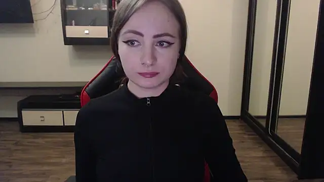 Snapshot of Laralianna chatting on 03.02.25 Laralianna online show from 03.02.25