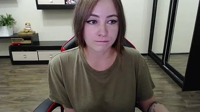 Snapshot of Laralianna chatting on 09.08.25 Laralianna online show from 09.08.25