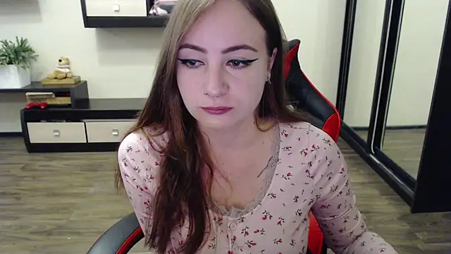 Snapshot of Laralianna chatting on 09.10.25 Laralianna online show from 09.10.25