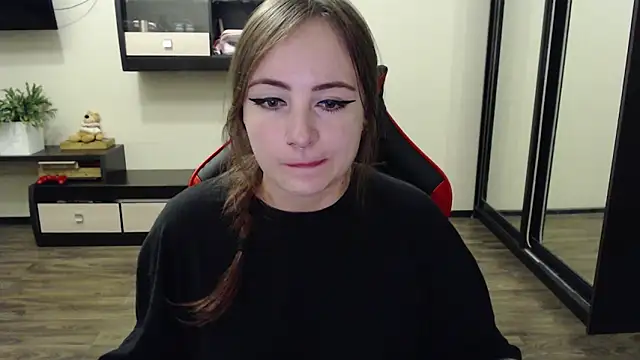 Snapshot of Laralianna chatting on 09.11.25 Laralianna online show from 09.11.25