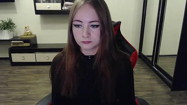 Snapshot of Laralianna chatting on 09.13.25 Laralianna online show from 09.13.25