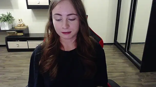 Snapshot of Laralianna chatting on 09.20.25 Laralianna online show from 09.20.25