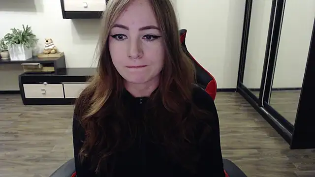 Snapshot of Laralianna chatting on 09.22.25 Laralianna online show from 09.22.25