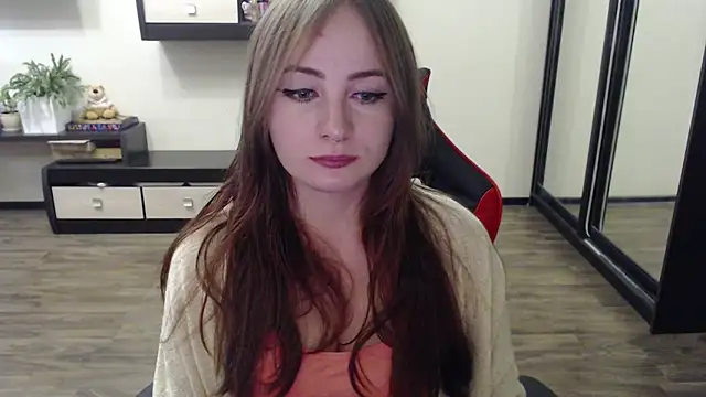 Snapshot of Laralianna chatting on 09.23.25 Laralianna online show from 09.23.25