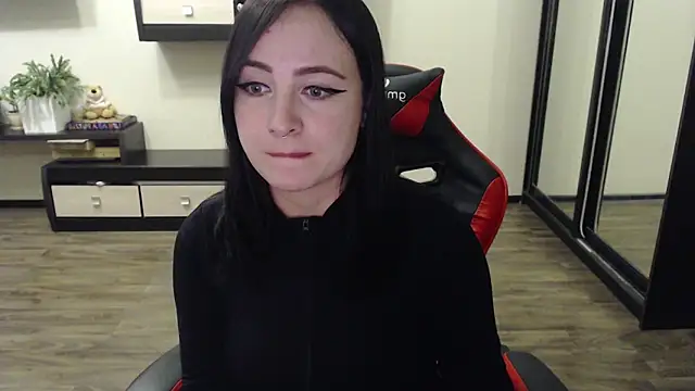 Snapshot of Laralianna chatting on 09.24.25 Laralianna online show from 09.24.25