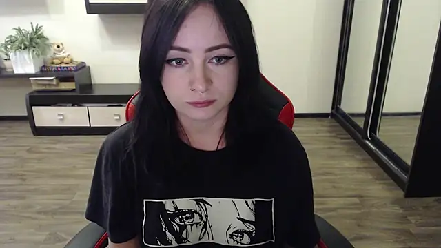 Snapshot of Laralianna chatting on 09.26.25 Laralianna online show from 09.26.25