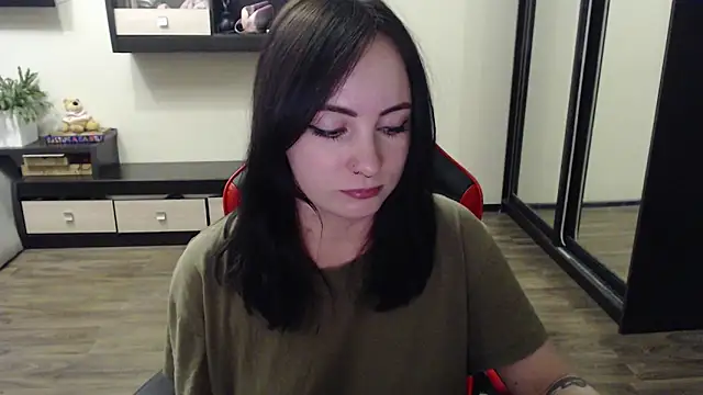 Snapshot of Laralianna chatting on 10.10.25 Laralianna online show from 10.10.25