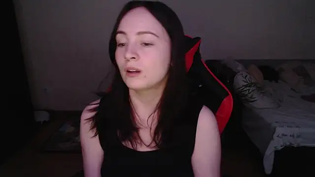 Snapshot of Laralianna chatting on 11.11.25 Laralianna online show from 11.11.25