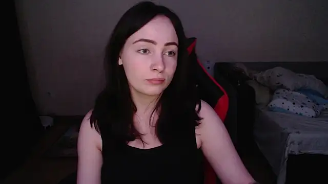 Snapshot of Laralianna chatting on 11.13.25 Laralianna online show from 11.13.25