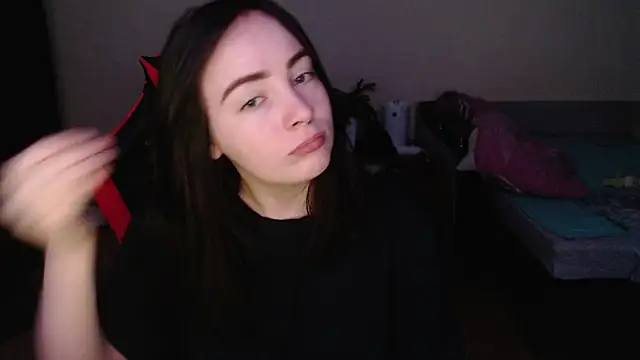 Snapshot of Laralianna chatting on 11.21.25 Laralianna online show from 11.21.25