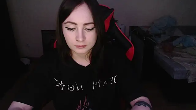 Laralianna online show from 12.17.25