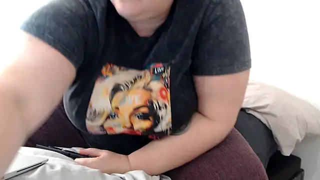 Snapshot of sweeti_Em chatting on 02.04.26 sweeti Em online show from 02.04.26