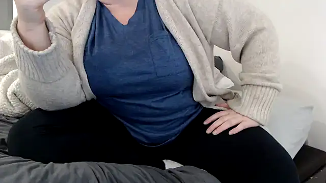 Snapshot of sweeti_Em chatting on 02.08.26 sweeti Em online show from 02.08.26