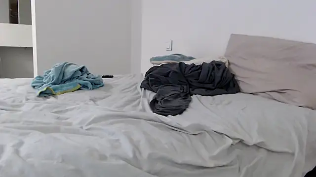 Snapshot of sweeti_Em chatting on 02.18.26 sweeti Em online show from 02.18.26