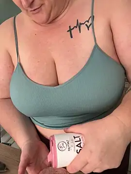 Snapshot of sweeti_Em chatting on 02.22.26 sweeti Em online show from 02.22.26