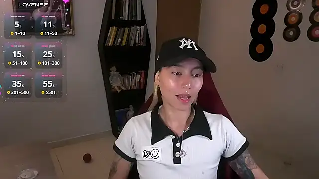 Saucy Jenn online show from 09.27.25