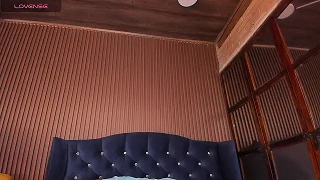 JuliaDawson  online show from 02.06.25