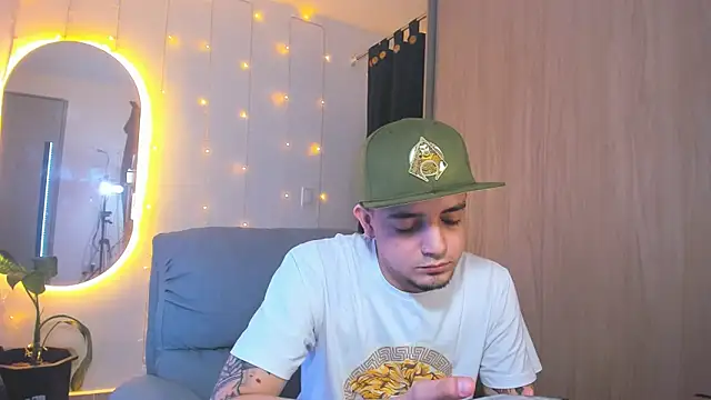 Snapshot of alejandro_calderon1 chatting on 12.28.24 alejandro calderon1 online show from 12.28.24